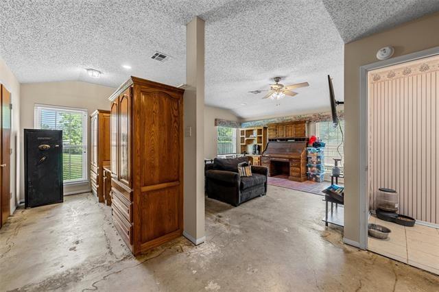 S Colorado St, Whitney, TX 76692