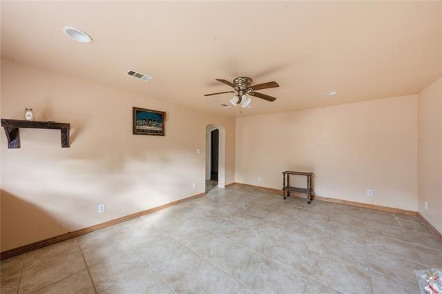 E Brazos St, Groesbeck, TX 76642