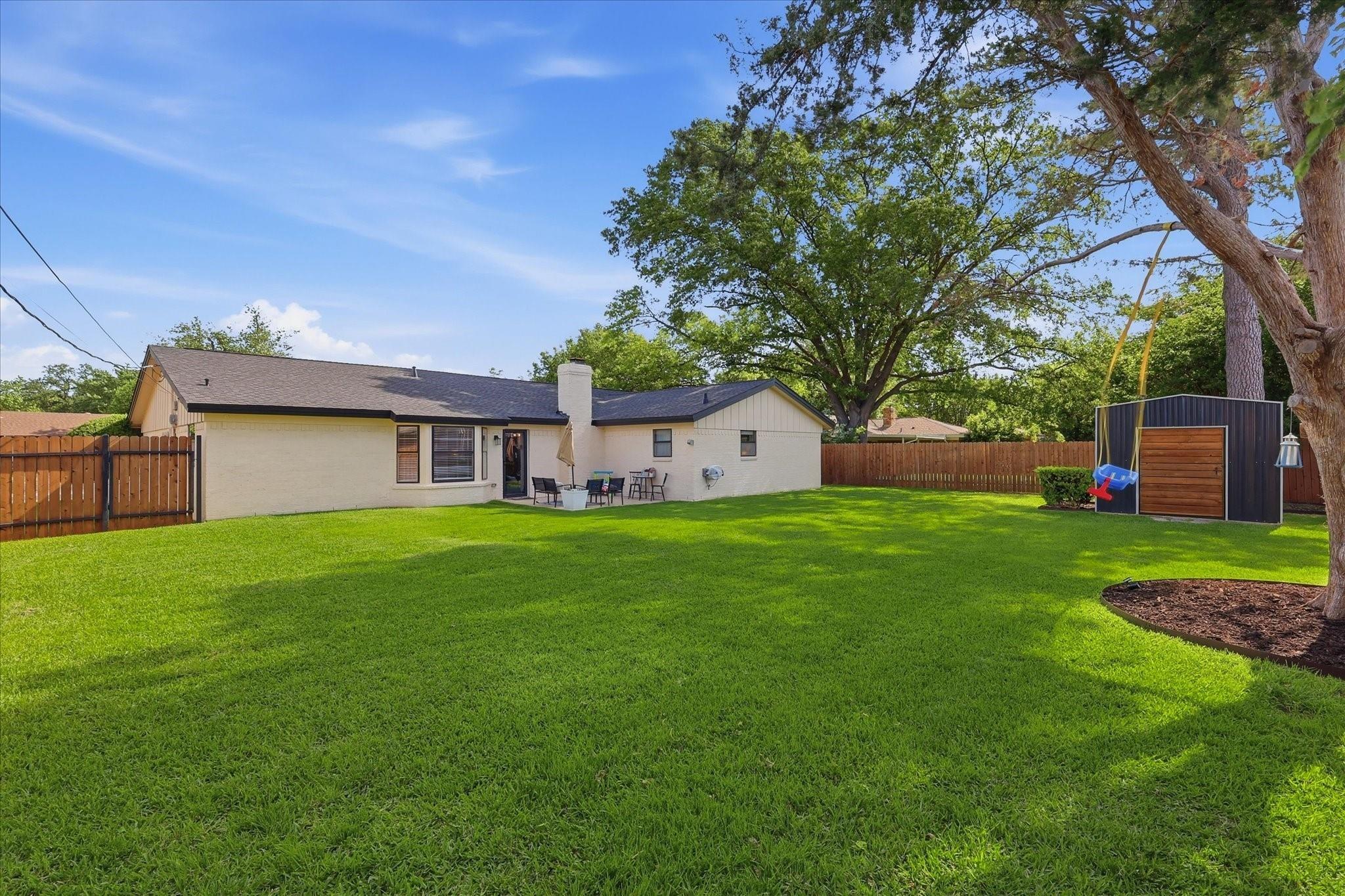 E Louella Dr, Hurst, TX 76054