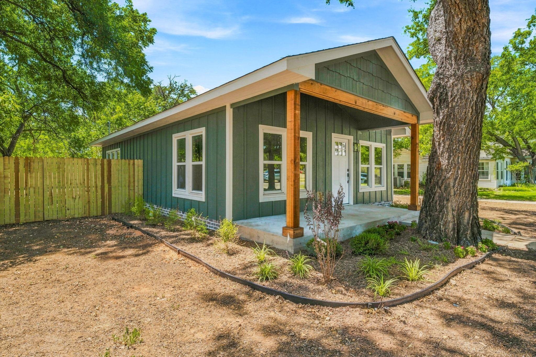3rd St, Graham, TX 76450