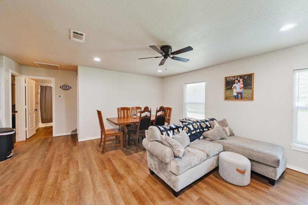 W Live Oak St, Alvord, TX 76225