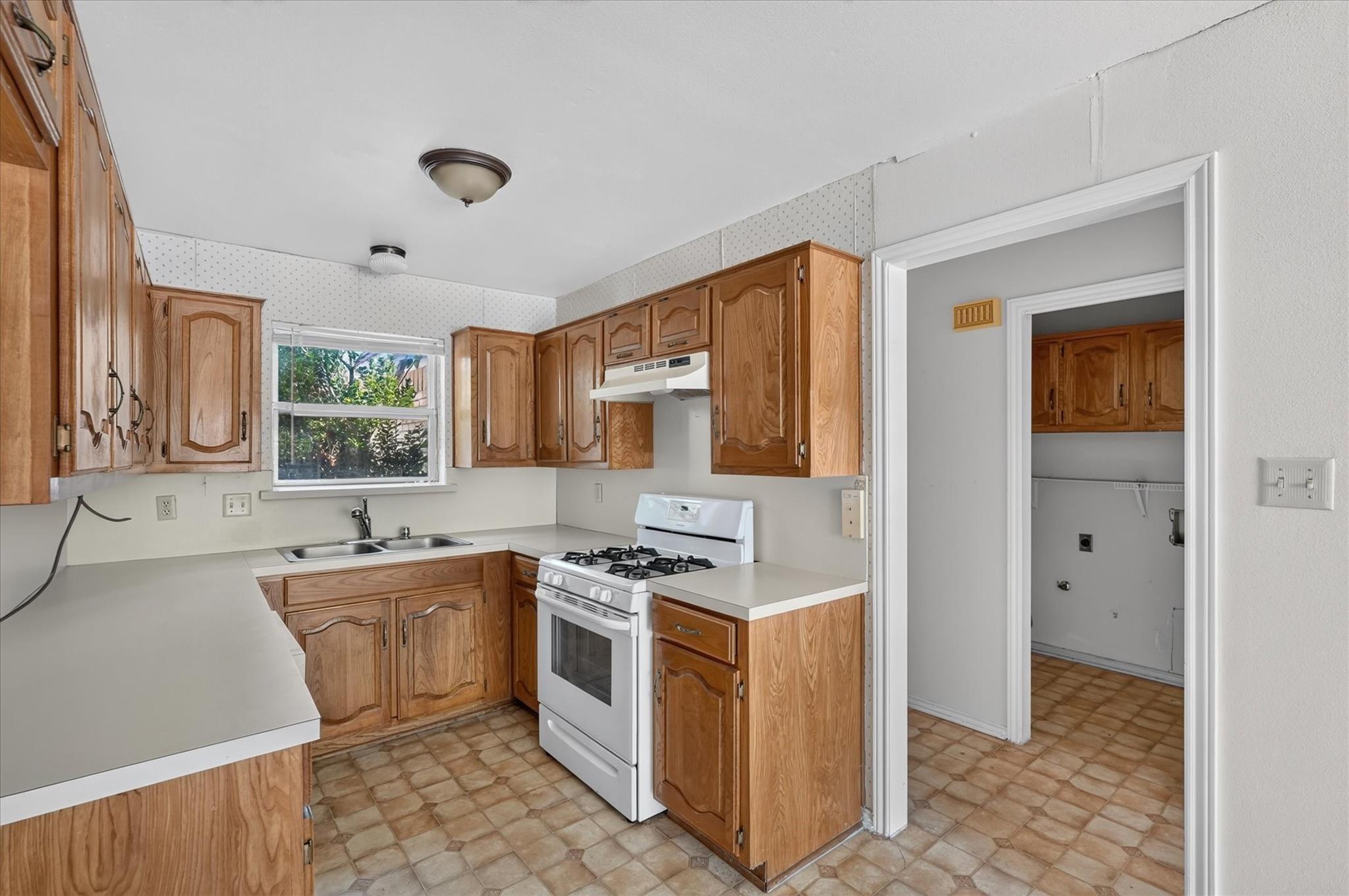 Myrtle Ave, Waxahachie, TX 75165