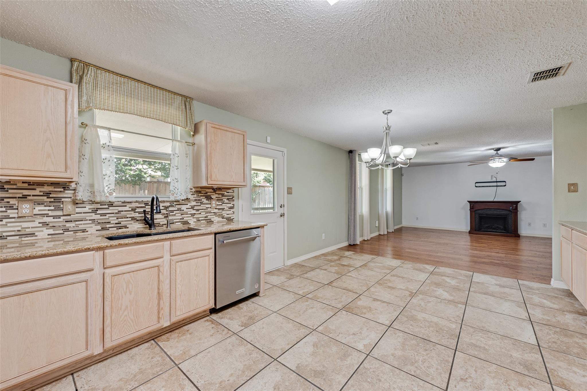 Baxter Springs Dr, Justin, TX 76247