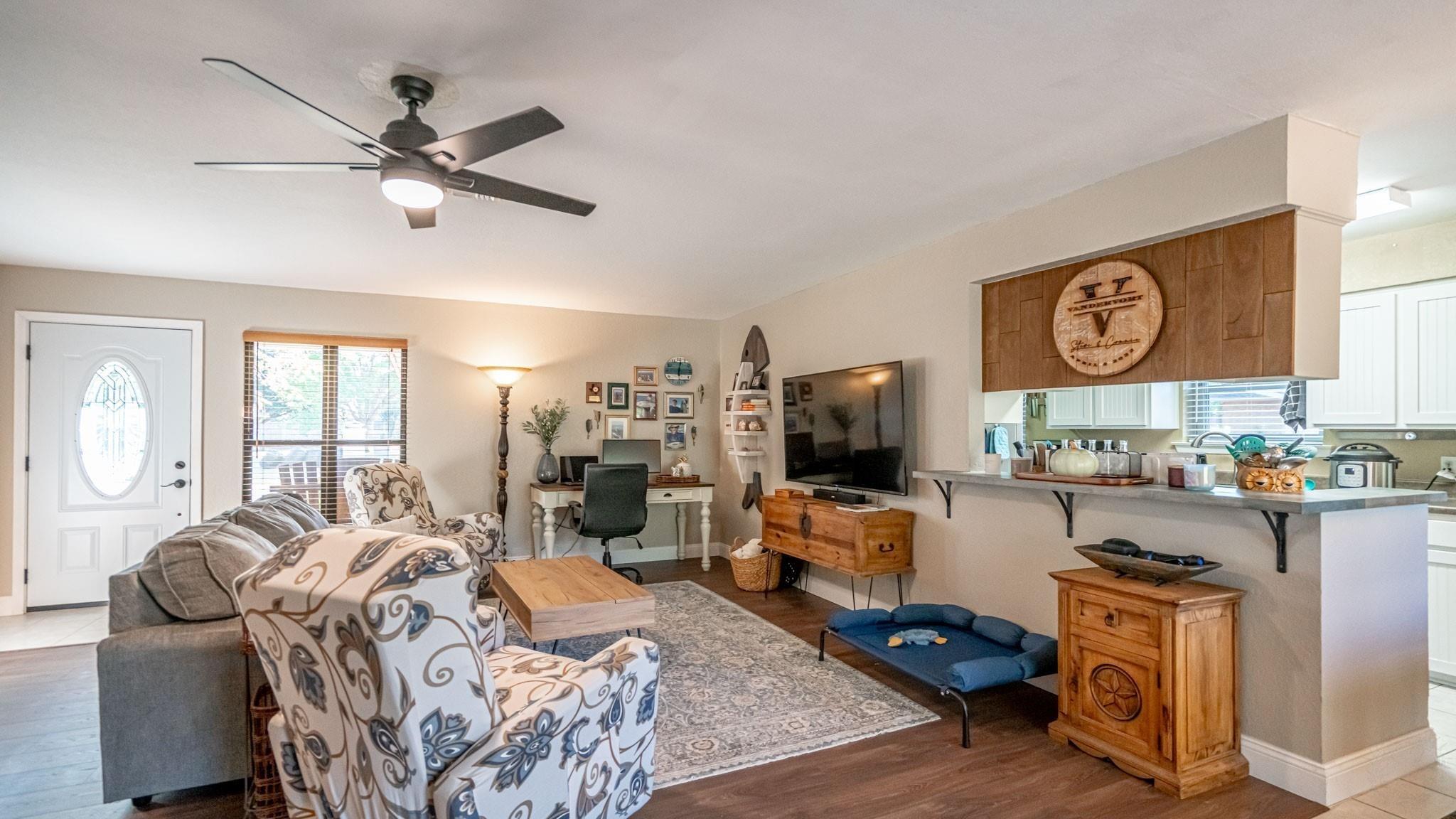 Mission Cir, Granbury, TX 76049