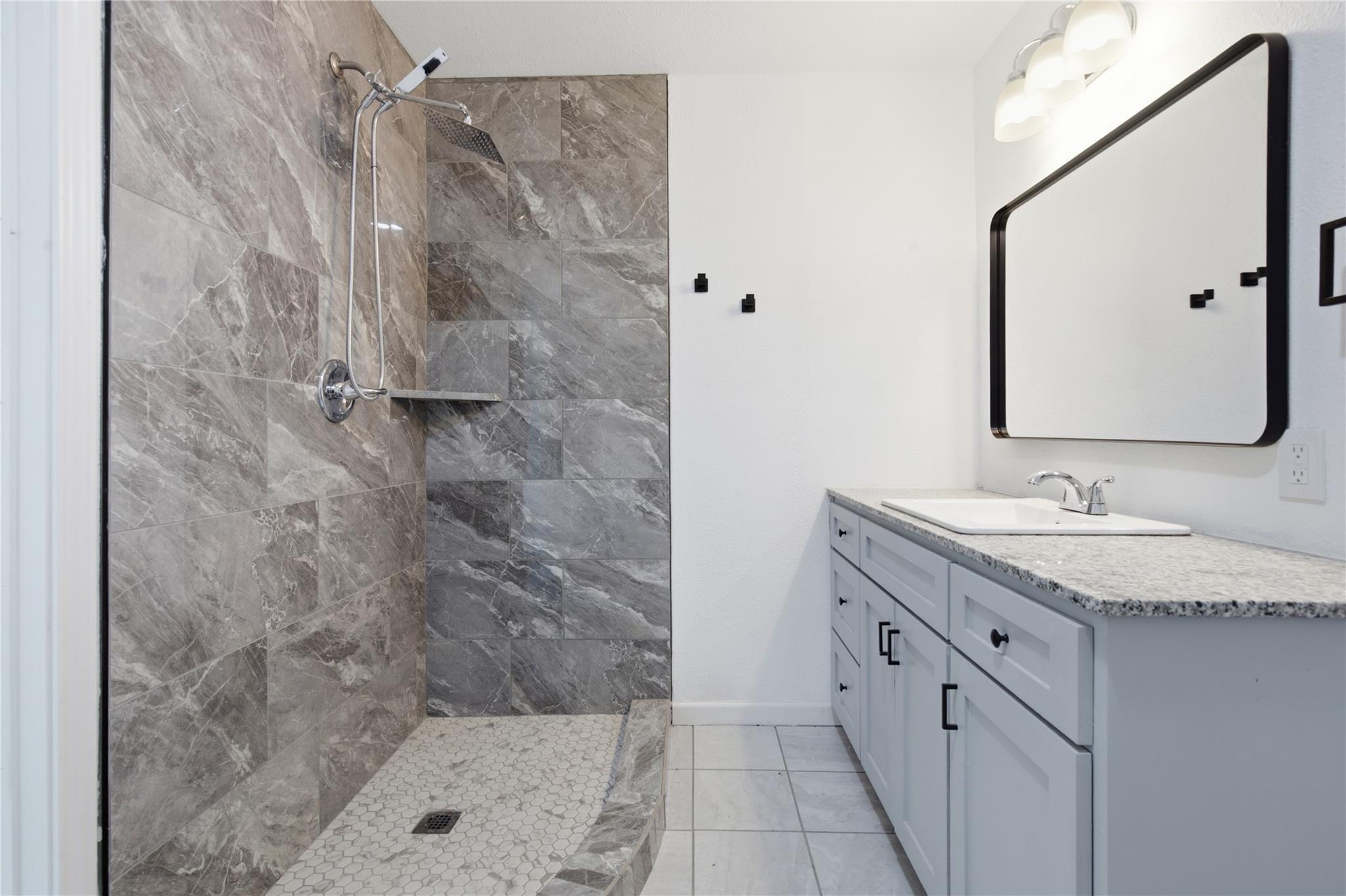 Legend Rd, Arlington, TX 76014