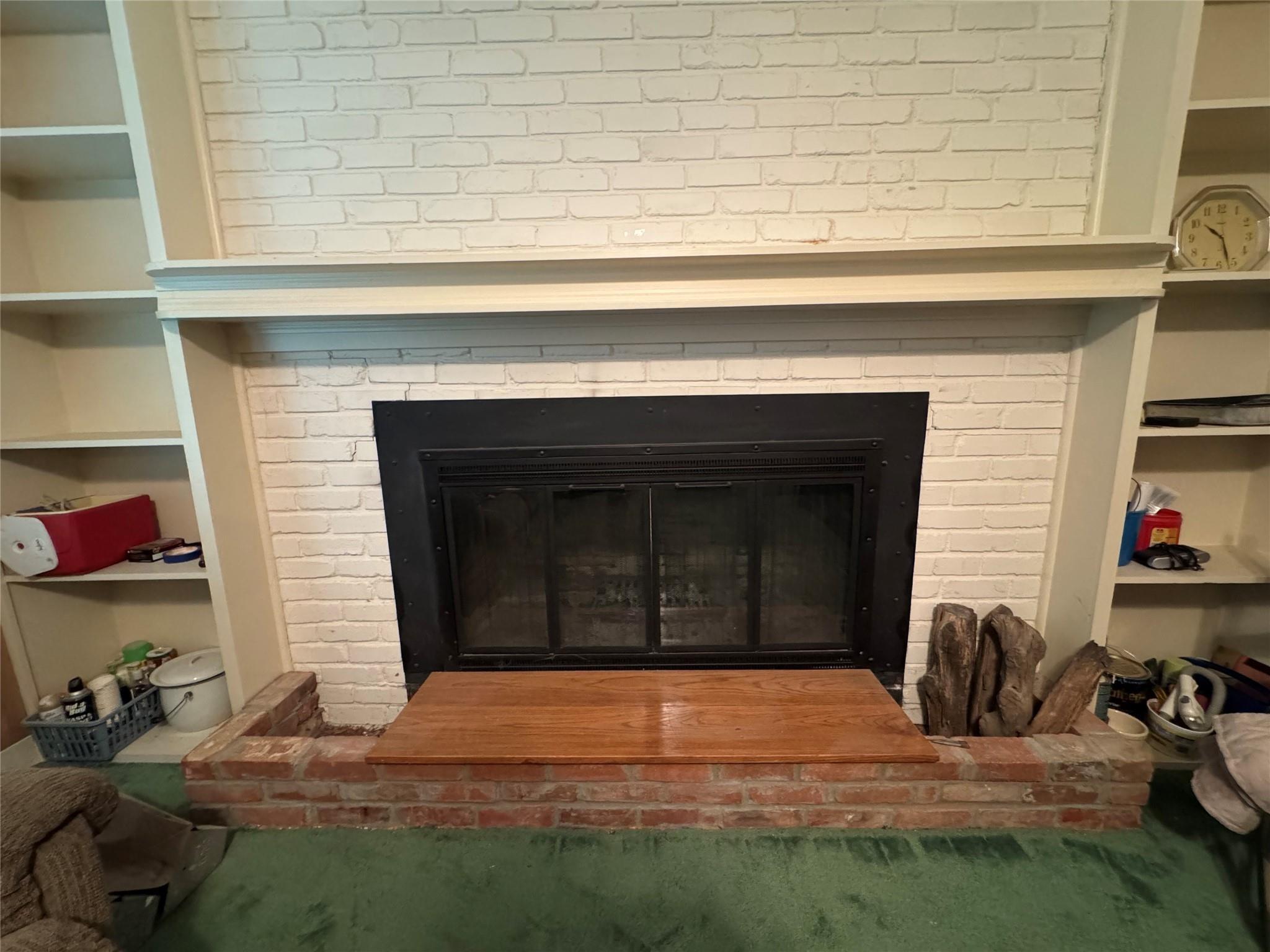 S Cedar St, Seymour, TX 76380