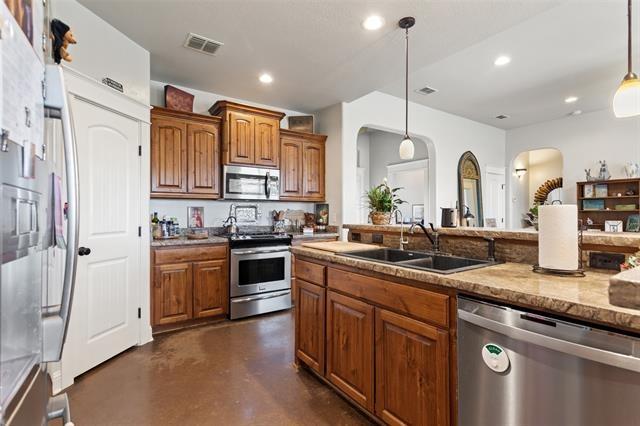 Lucy Cir, Lindale, TX 75771