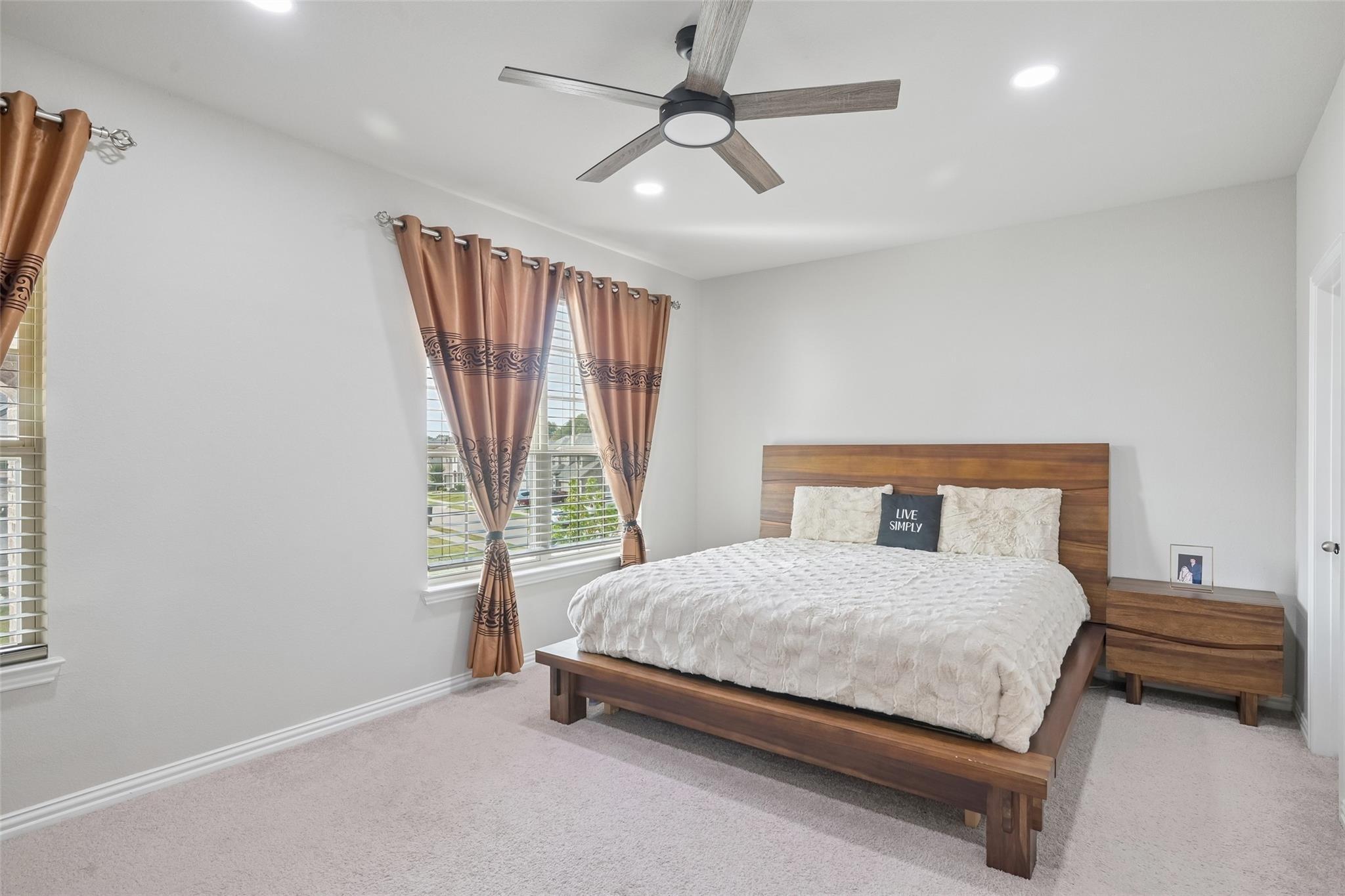 Grand Lookout Ln, Arlington, TX 76001