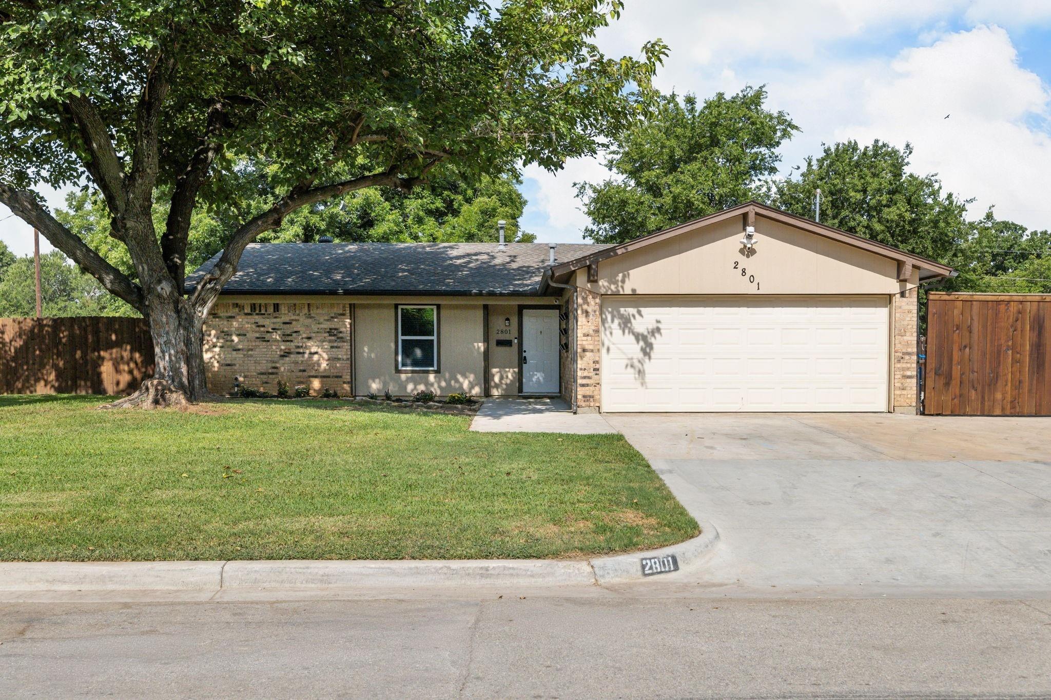 Rosebud Ln, Richland Hills, TX 76118