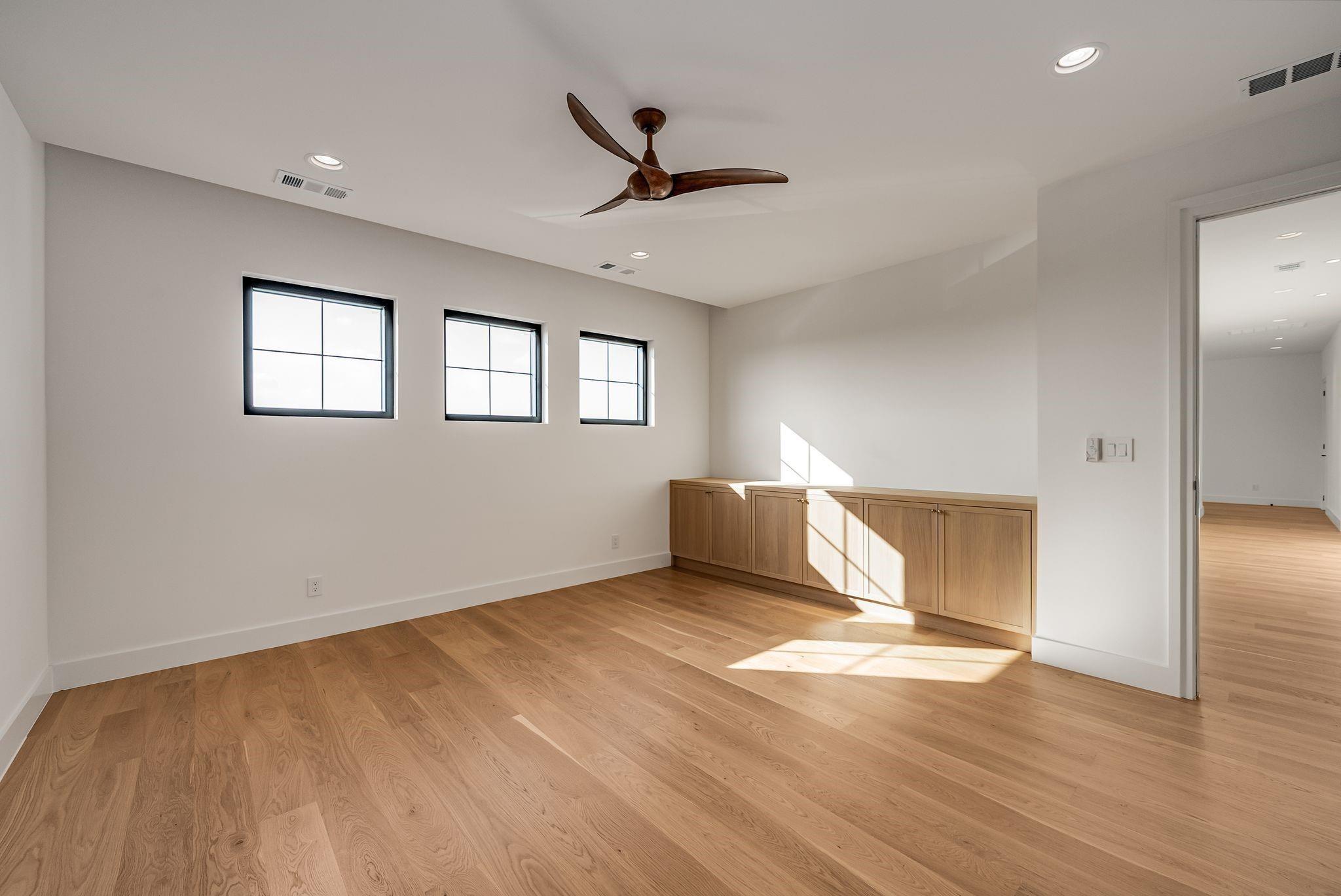 Gooding Dr, Dallas, TX 75229