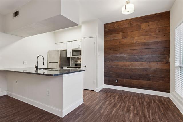 Phoenix Dr, Dallas, TX 75231