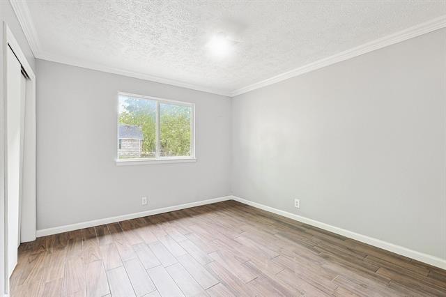 Vel Dr, Fort Worth, TX 76112