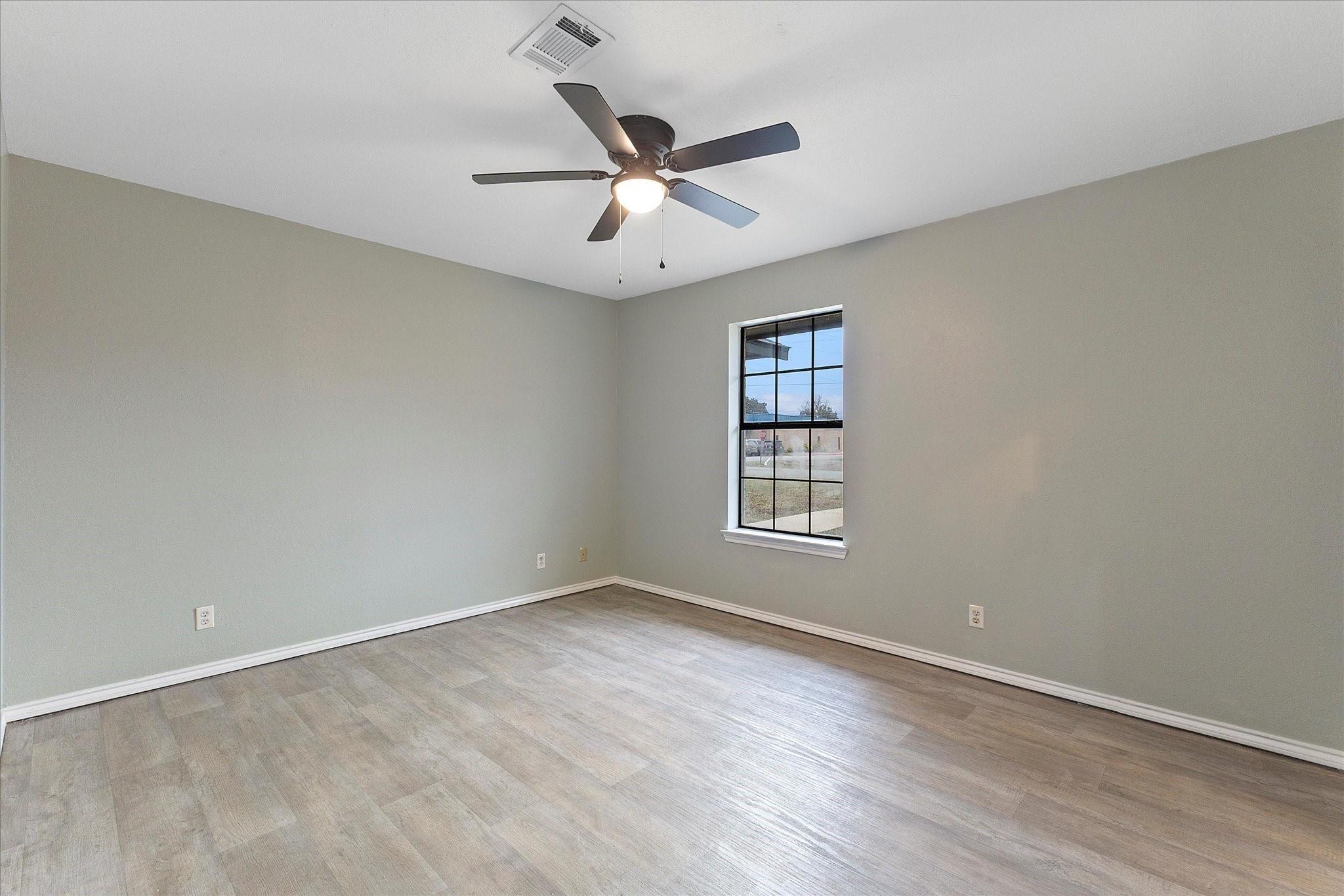 E Cottonwood St, Leonard, TX 75452