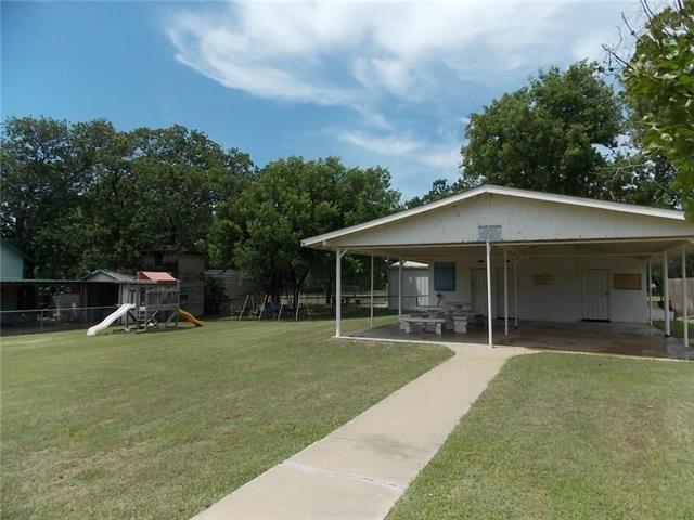 Gerry Dr, Granbury, TX 76049