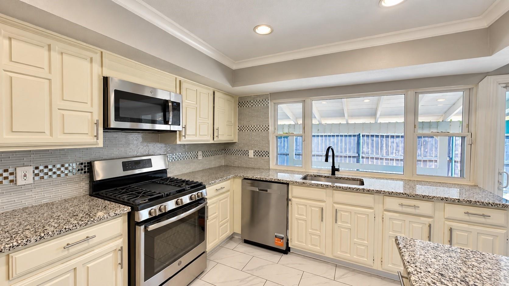 Londonderry Ln, Dallas, TX 75228