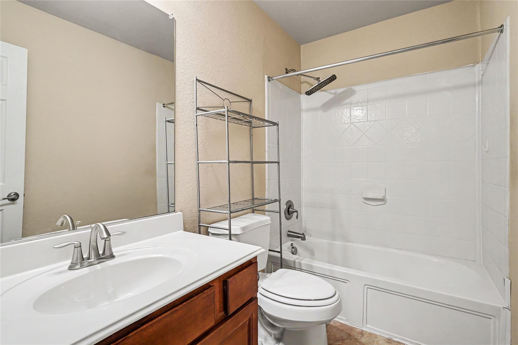 W Bend Blvd, Burleson, TX 76028