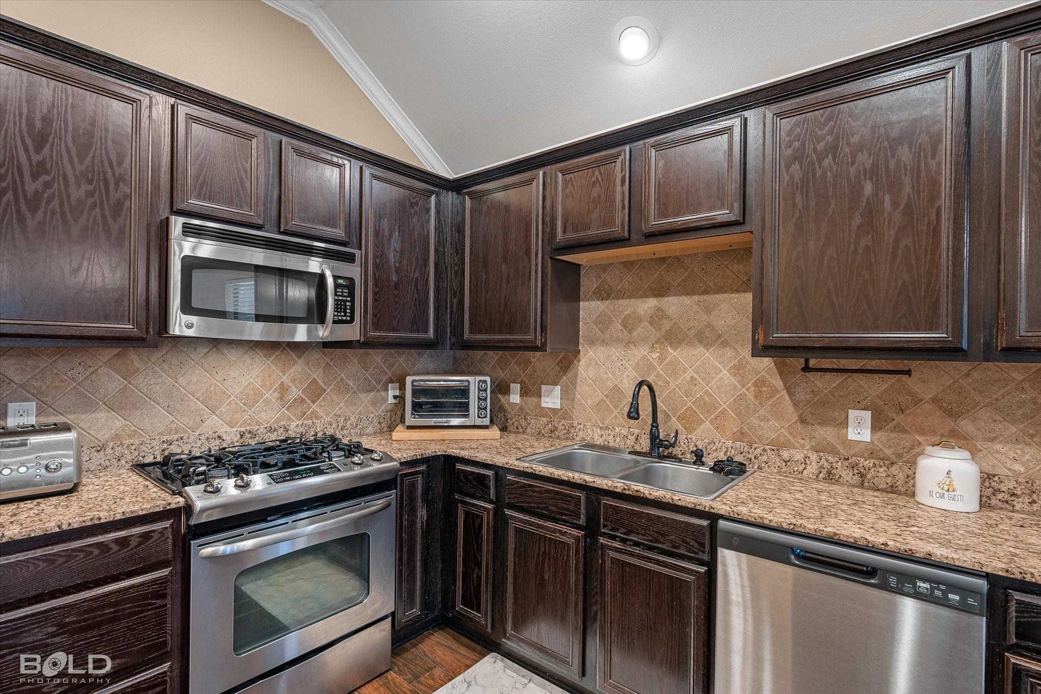 Sabine Pass Dr, Bossier City, LA 71111