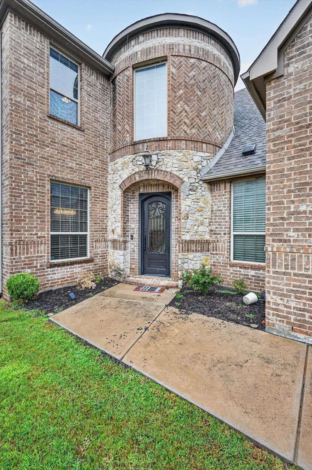 Jasmine Fox Ln, Arlington, TX 76005