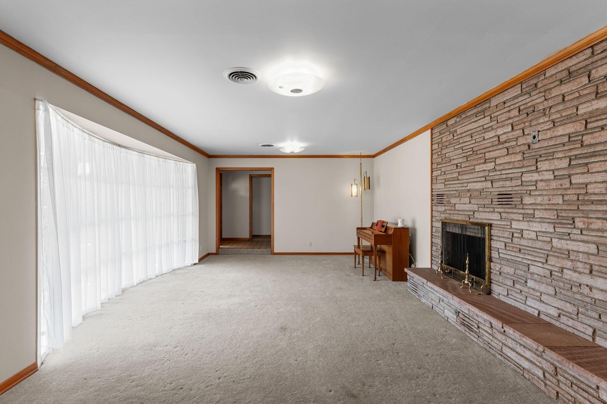W California St, Seymour, TX 76380