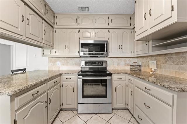 N Colorado St, Whitney, TX 76692