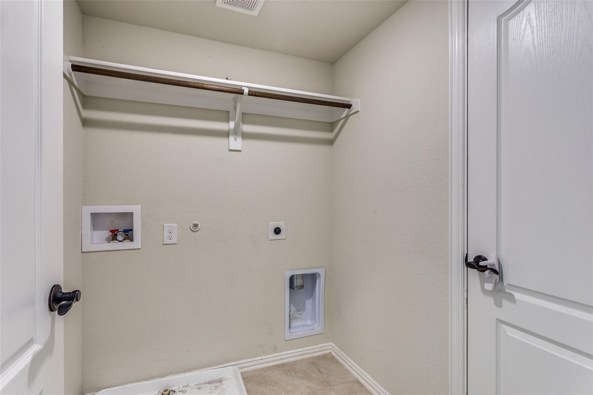 Palo Oaks Dr, Burleson, TX 76028