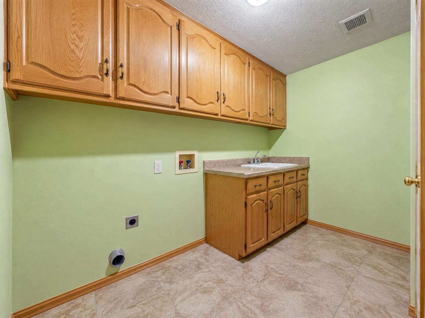 Heather Ct, Cleburne, TX 76033
