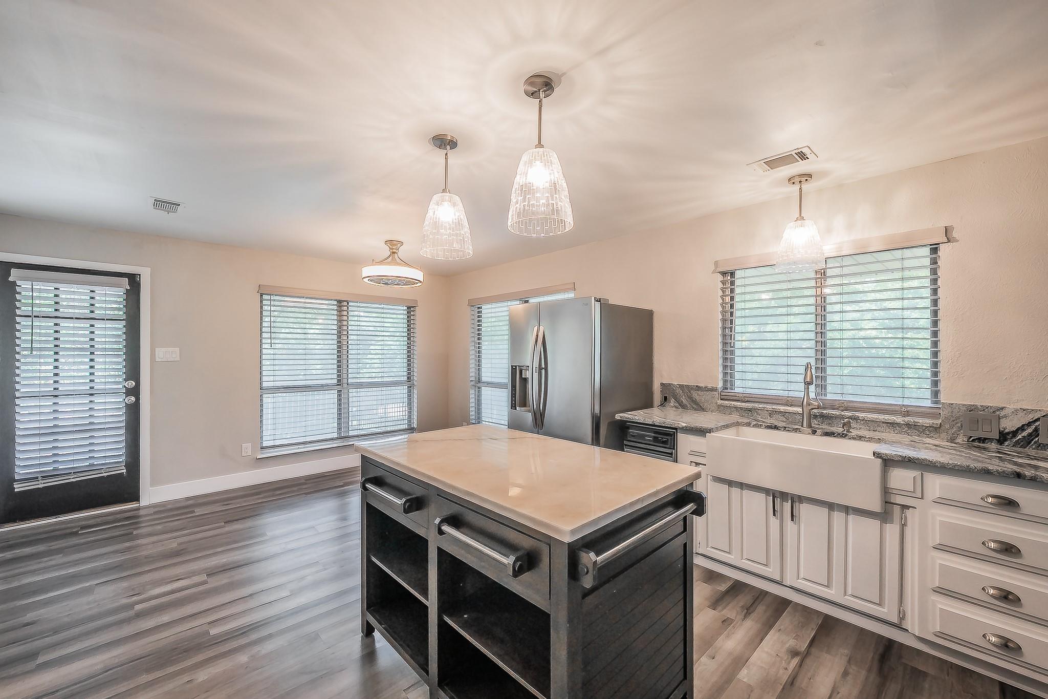 Prestonwood Dr, Arlington, TX 76012