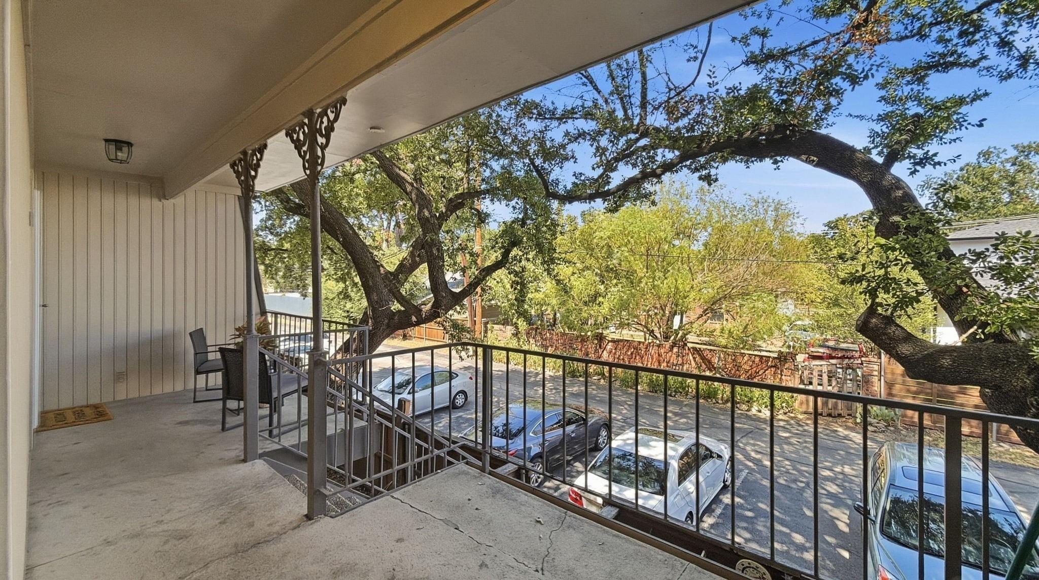 Fleetwood Oaks Ave, Dallas, TX 75235