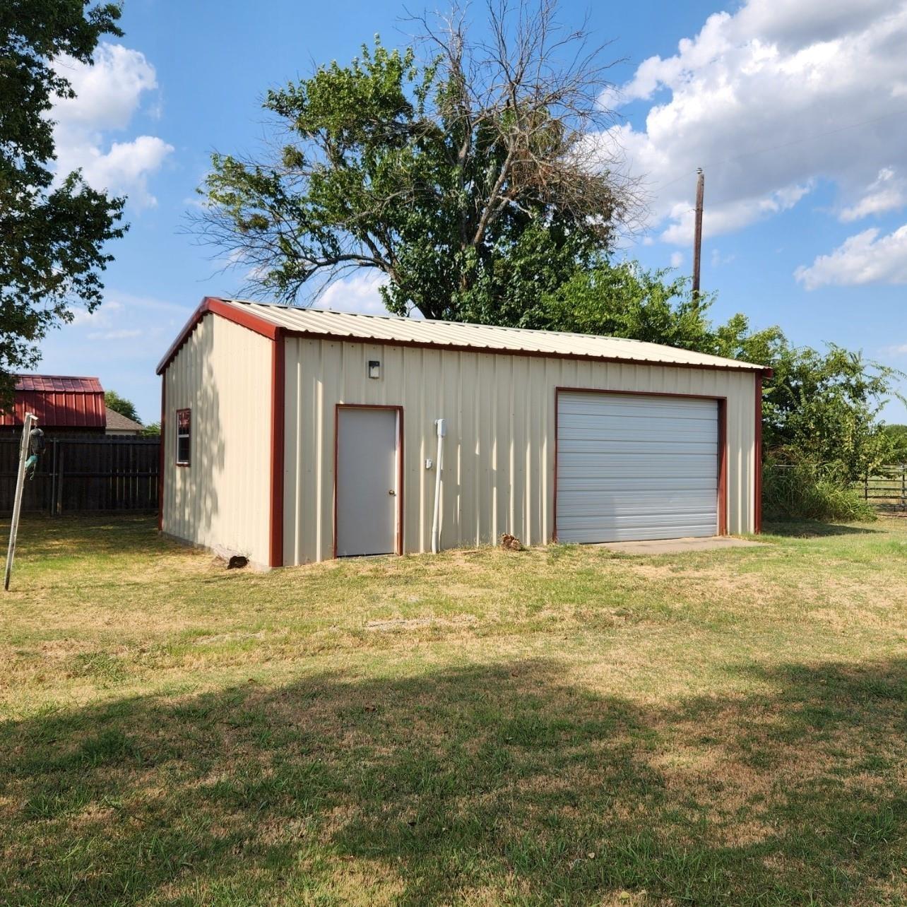 Sherman St, Tioga, TX 76271
