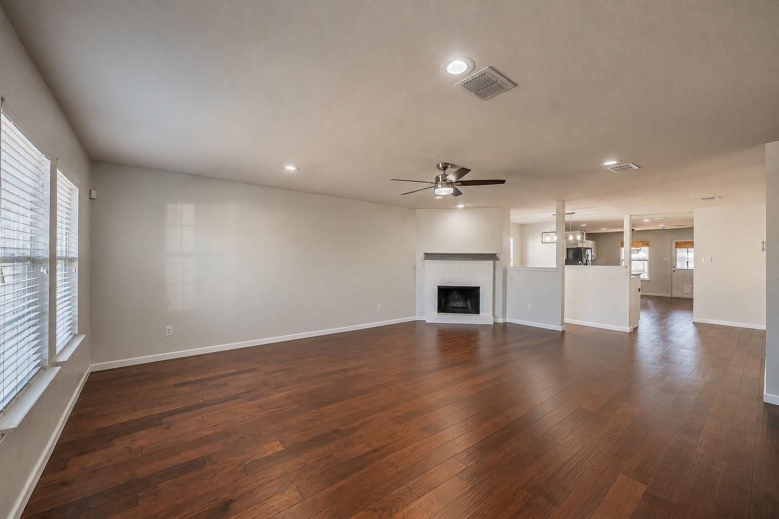 Longleaf Ln, Denton, TX 76210