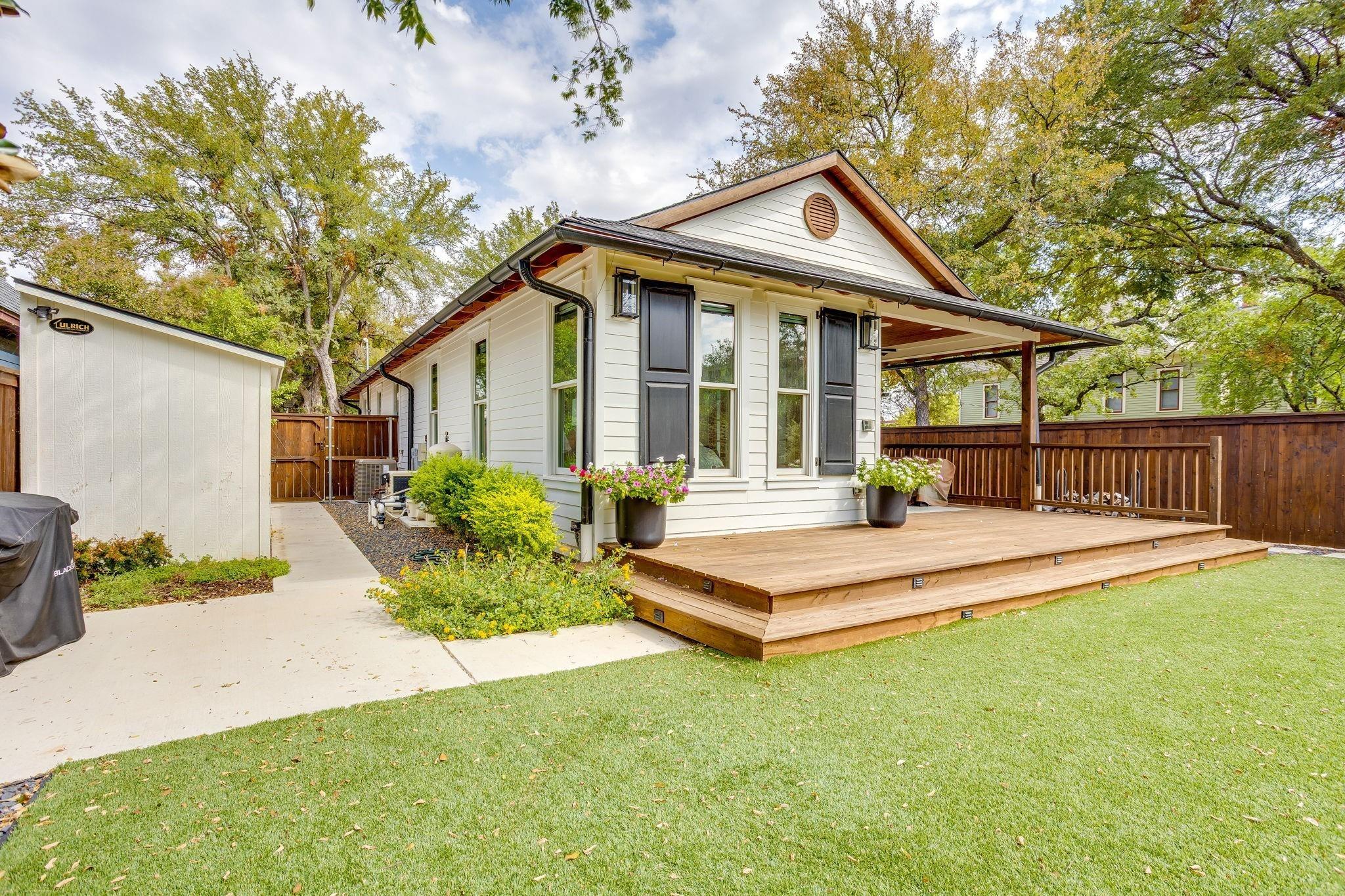 W Bluff St, Granbury, TX 76048