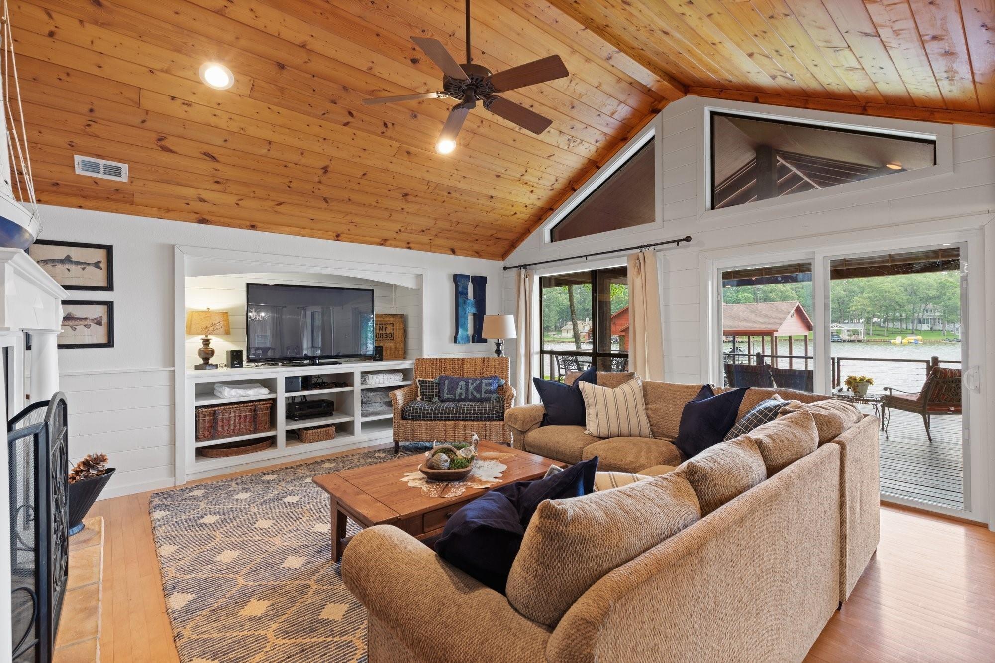 King Laurence Ct, Scroggins, TX 75480