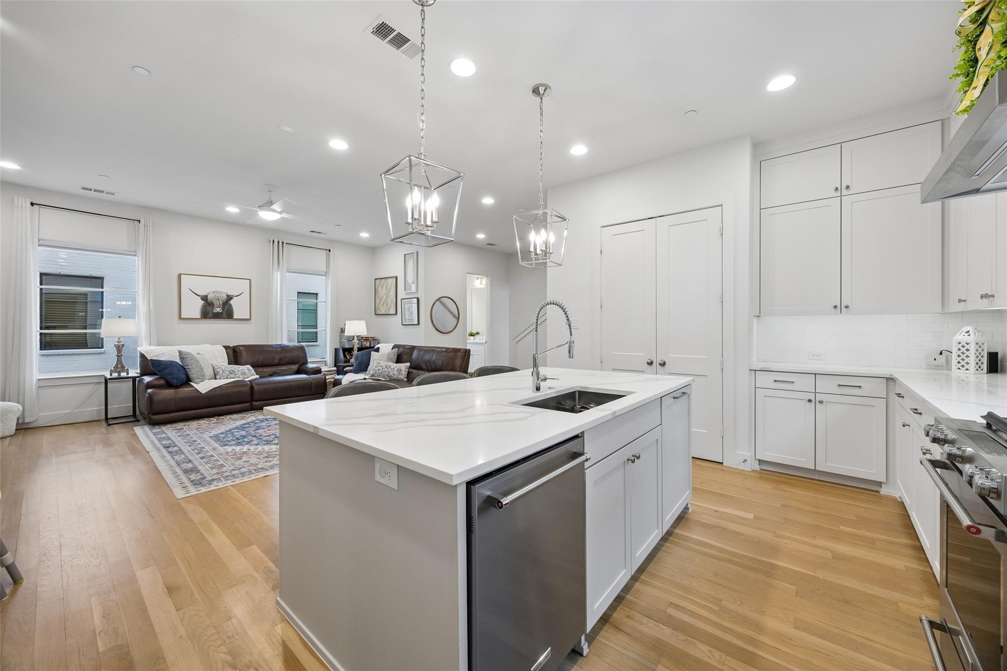 Kimsey Dr, Dallas, TX 75235