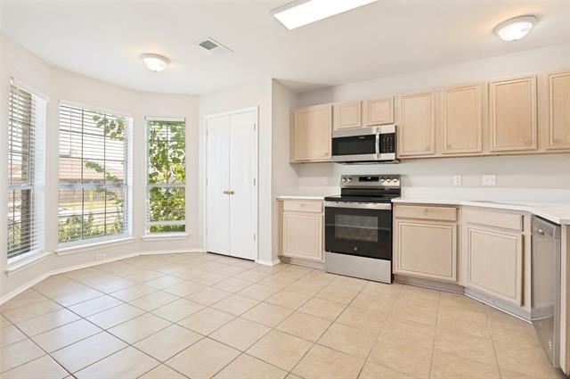 Ponselle Dr, Arlington, TX 76001