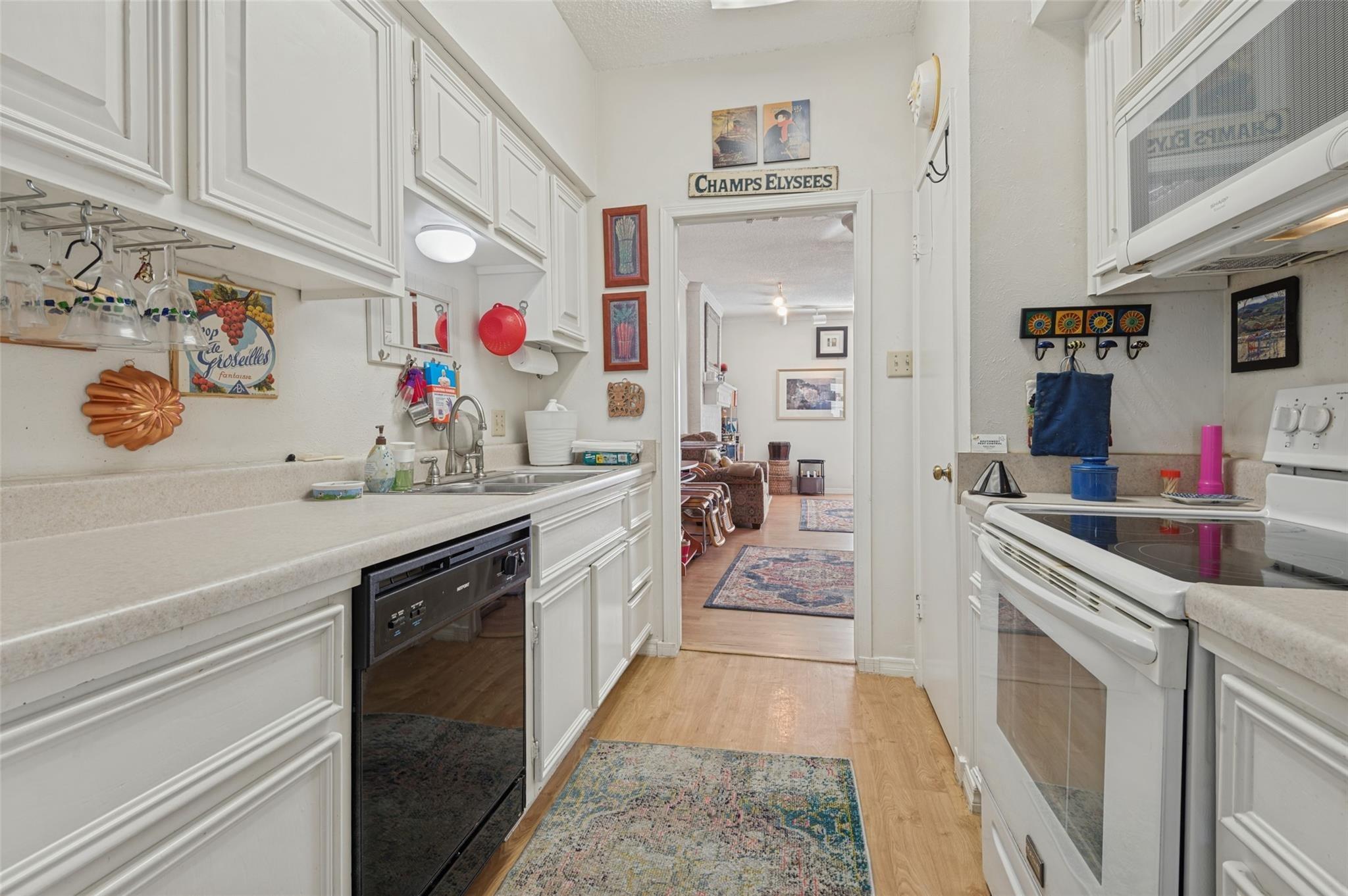 Harlanwood Dr, Fort Worth, TX 76109