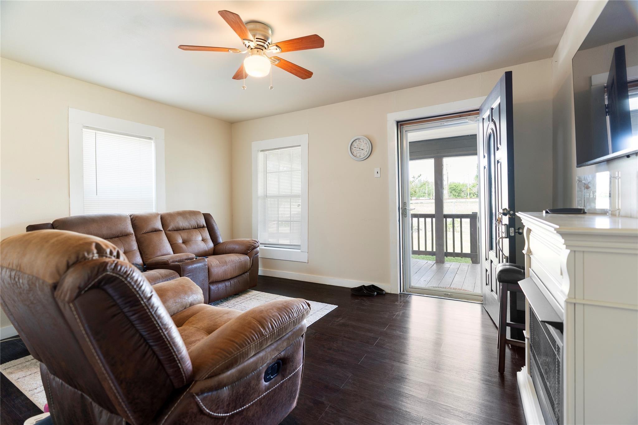 S Wall St, Itasca, TX 76055
