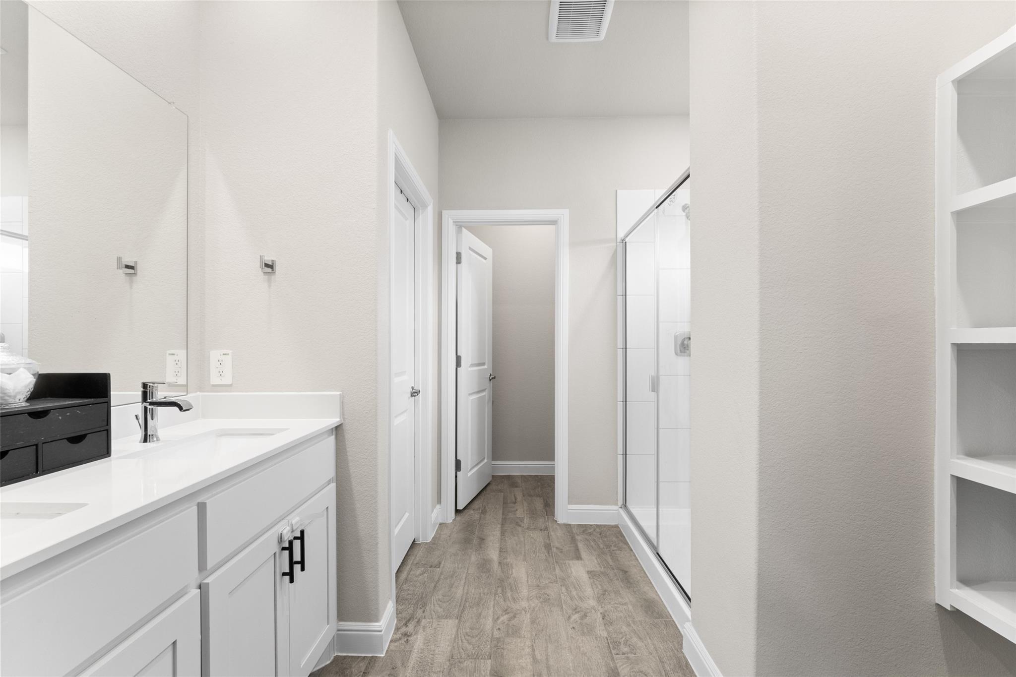 Rolling Meadows Dr, Cedar Hill, TX 75104
