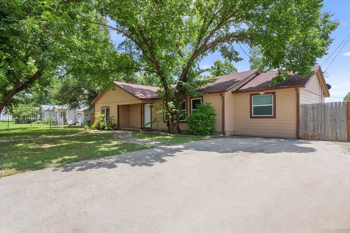E Southland Ave, Marlin, TX 76661