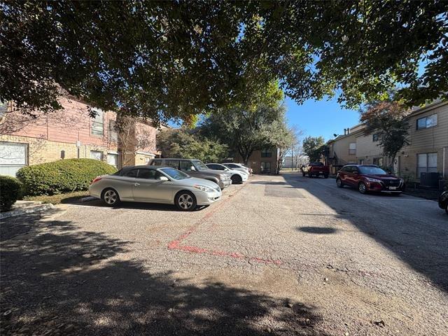 Holly Hill Dr, Dallas, TX 75231