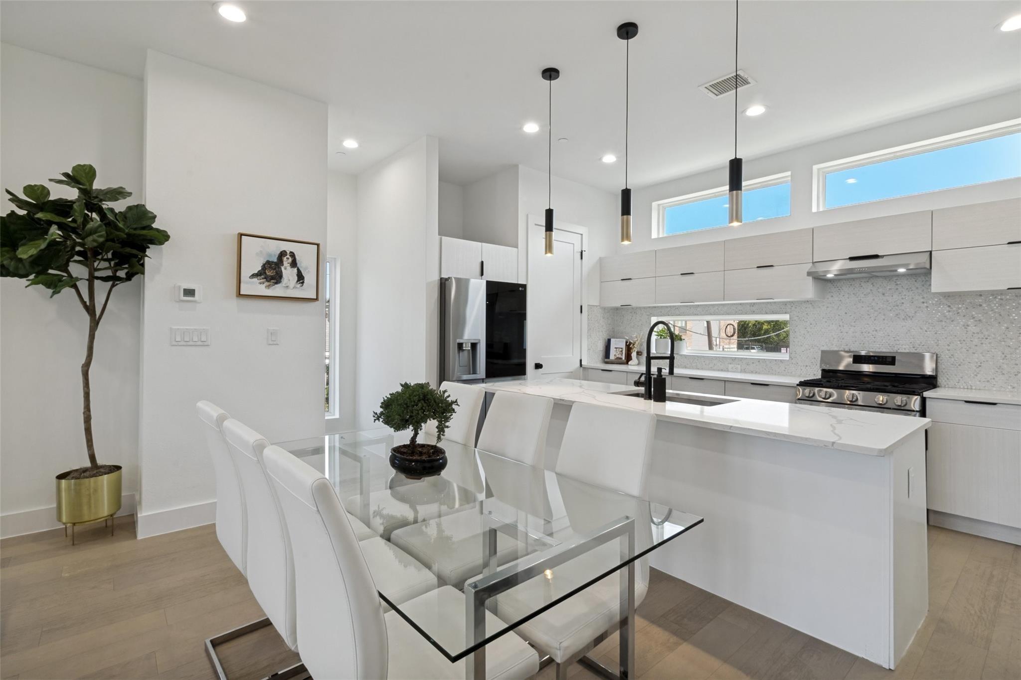 N Henderson Ave, Dallas, TX 75214