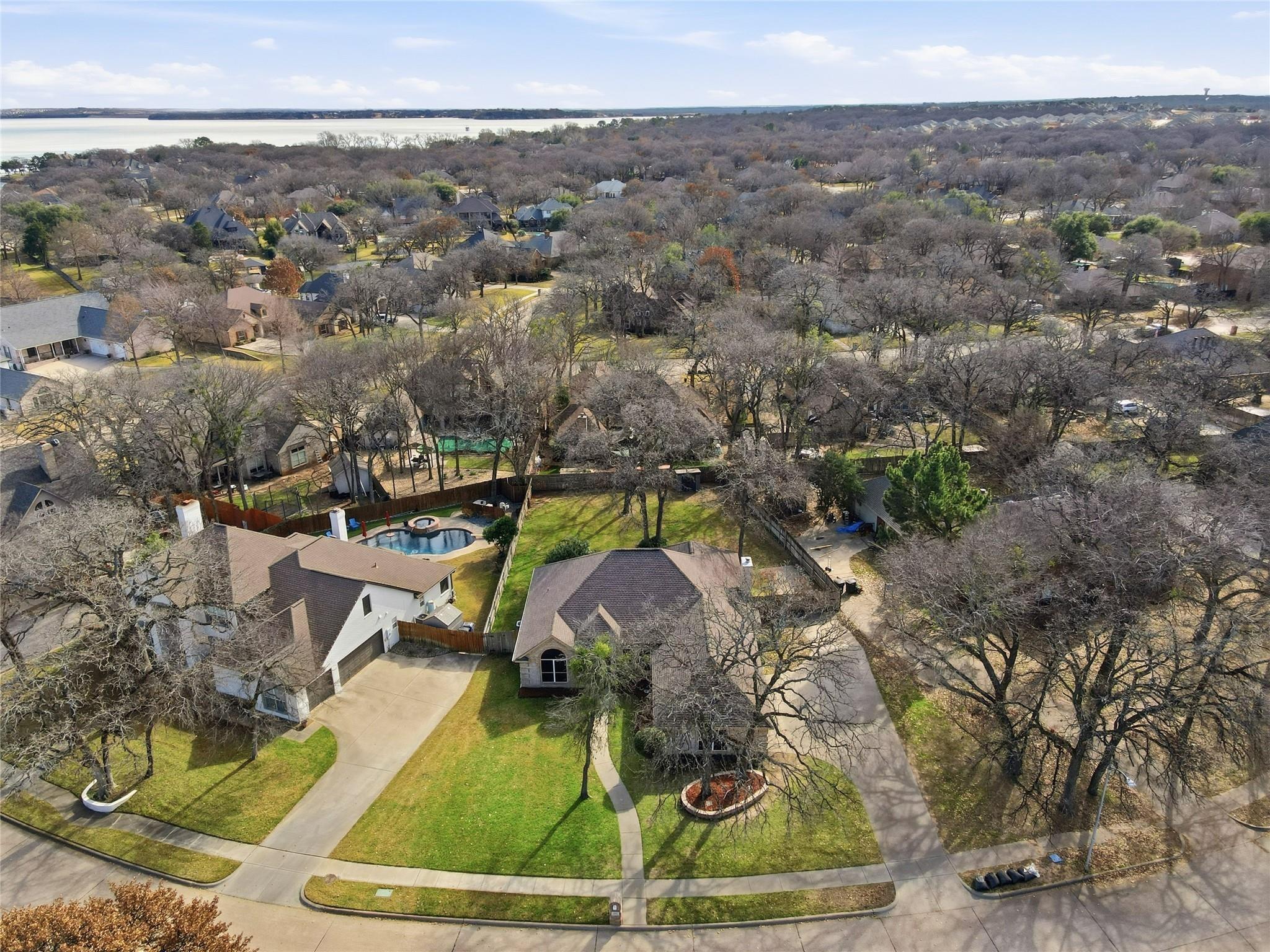 Crows Nest Ct, Azle, TX 76020