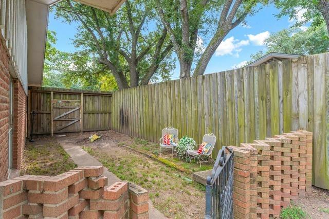 S Houston St, Edgewood, TX 75117