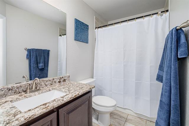 Walnut Dr, Van Alstyne, TX 75495
