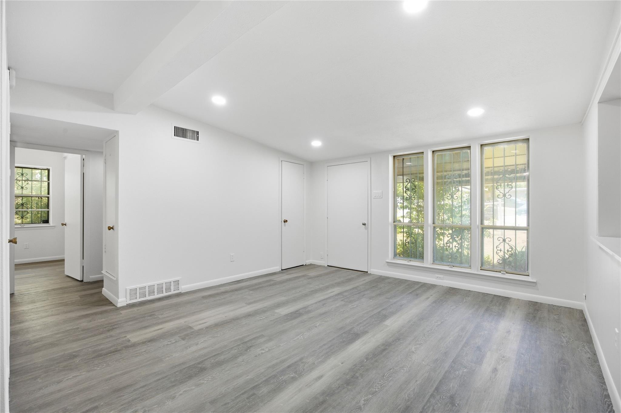 Henderson Cir, Garland, TX 75040