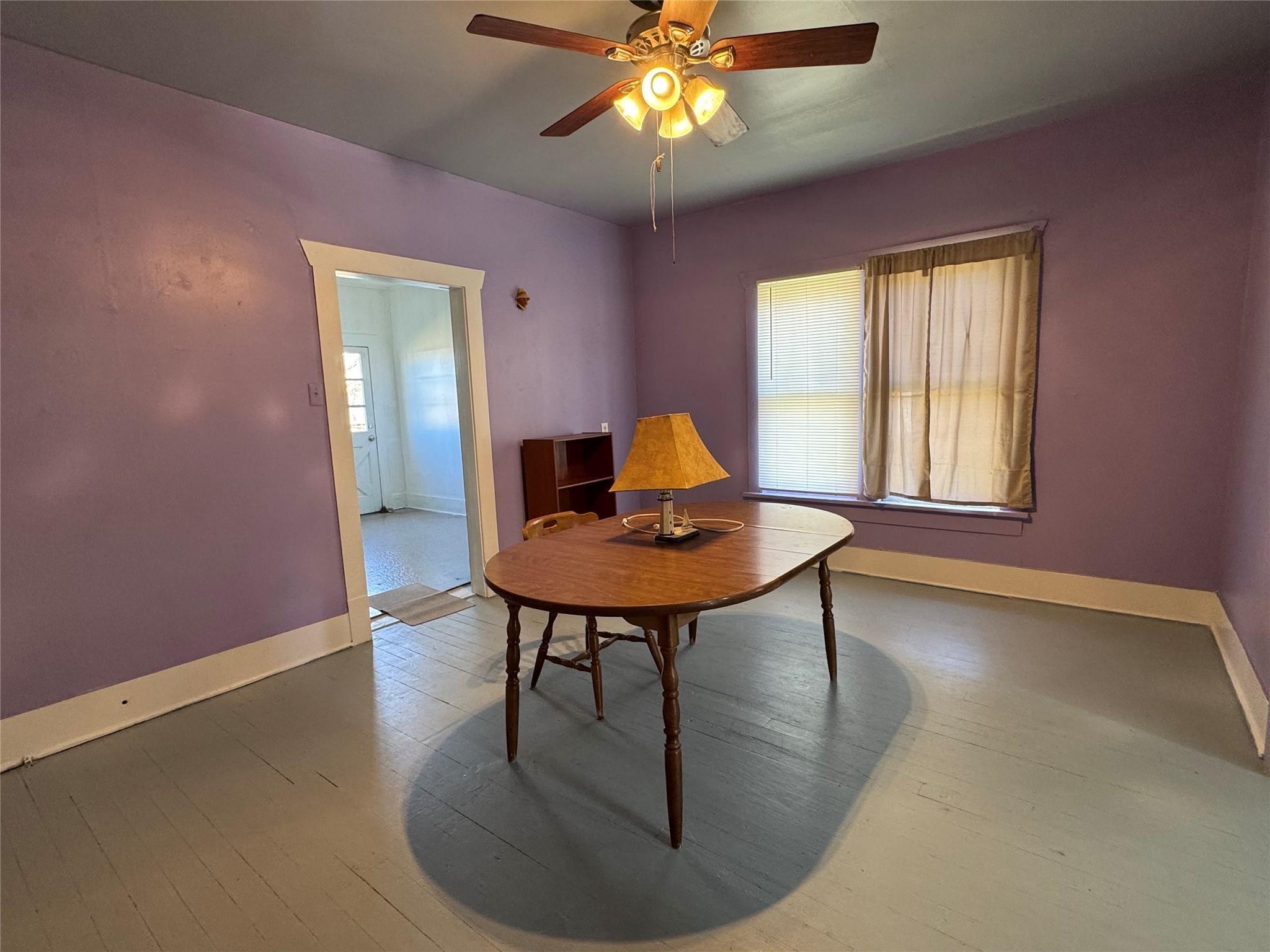W Nevada St, Seymour, TX 76380