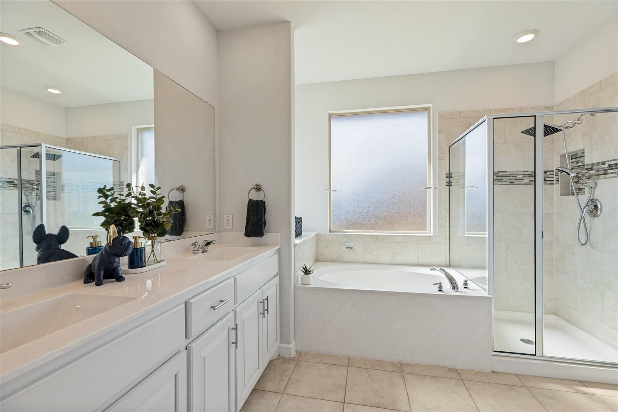 Lauren St, Krum, TX 76249