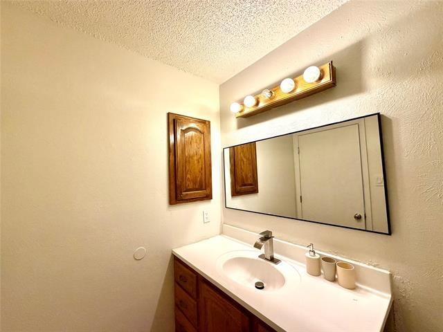 Colchester Dr, Mesquite, TX 75149