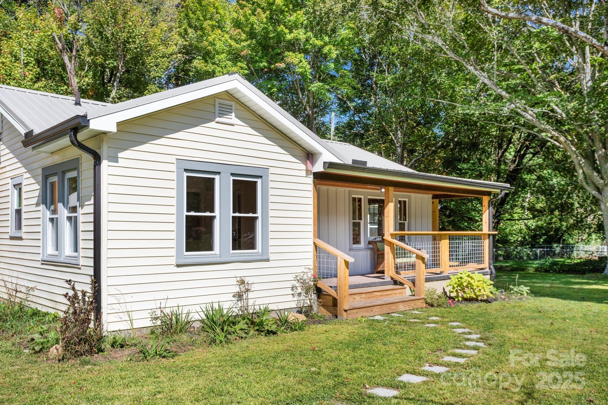 Allens Creek Rd, Waynesville, NC 28786