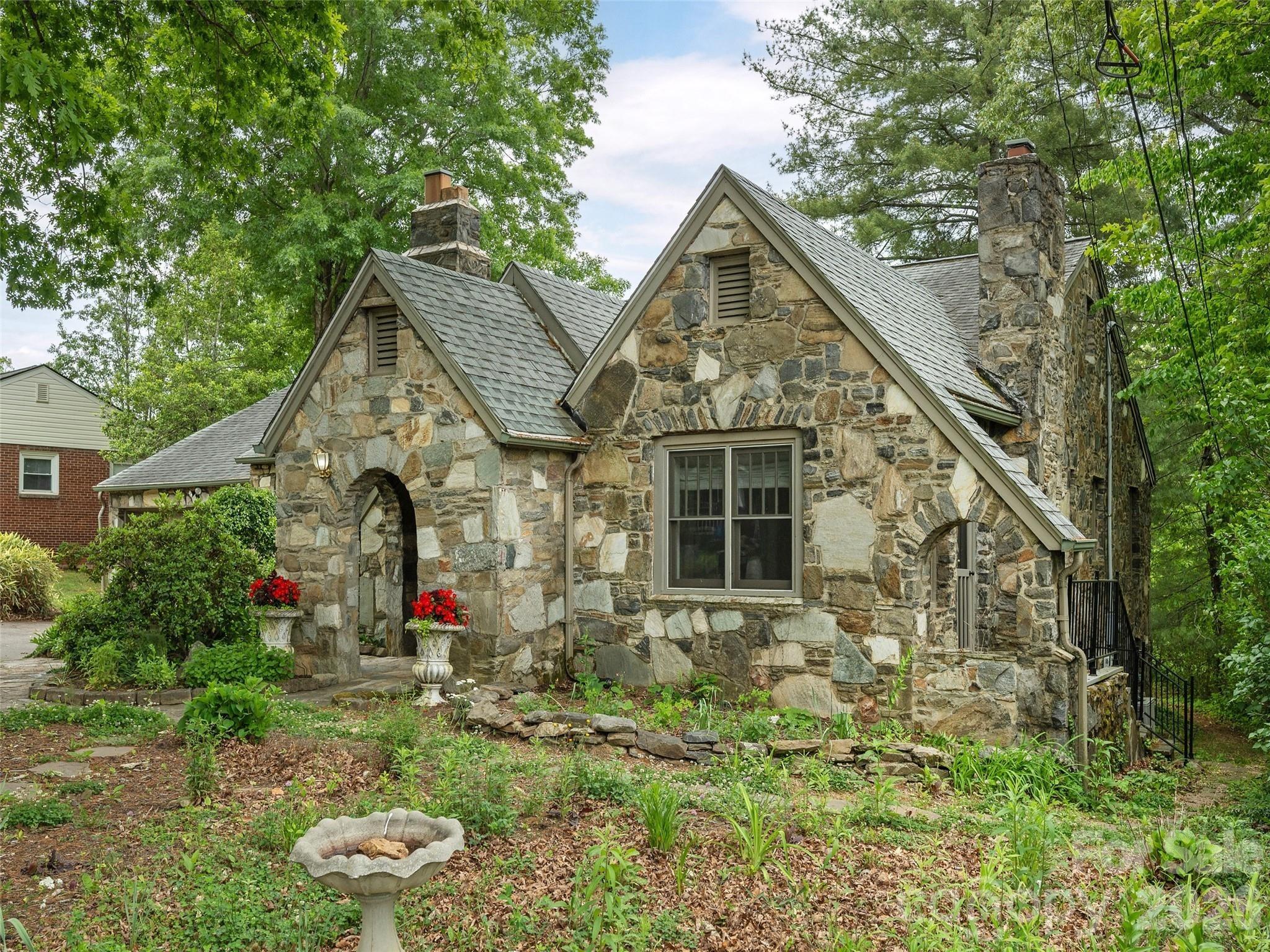 Oakland Rd, Asheville, NC 28801