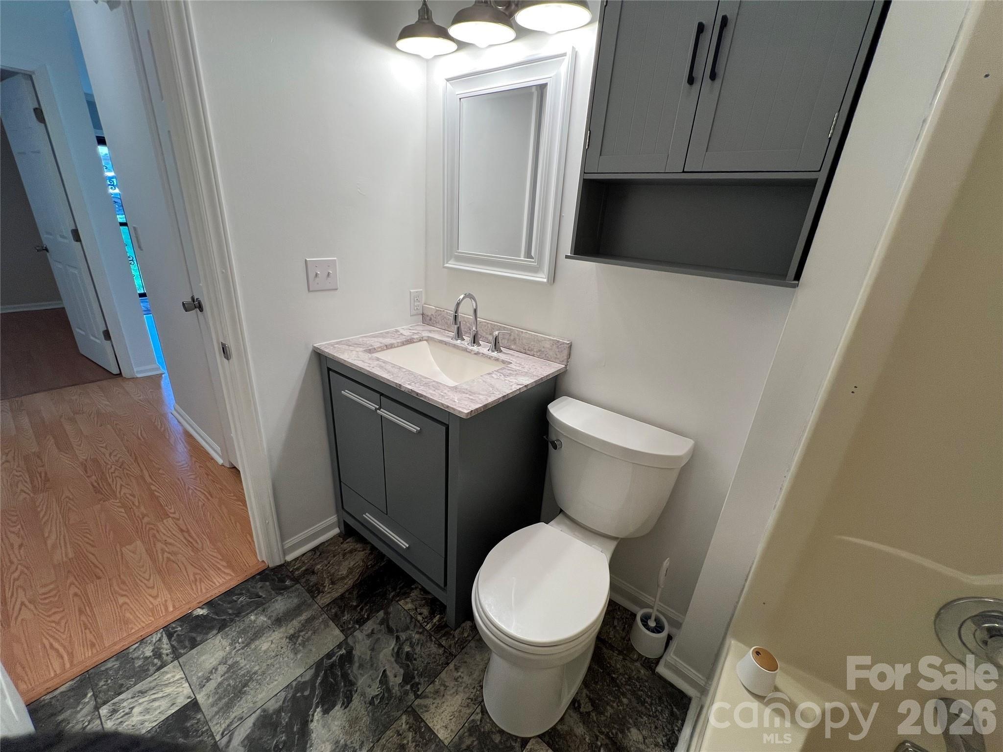 Farmington Cir, Hendersonville, NC 28739